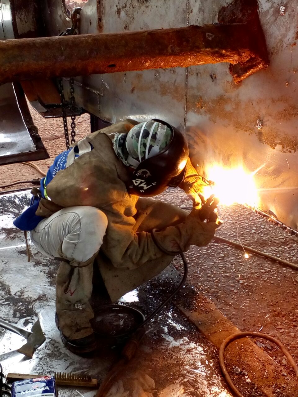 equipe Emil Montagem, fazendo manutenção preventiva na caldeiras.
