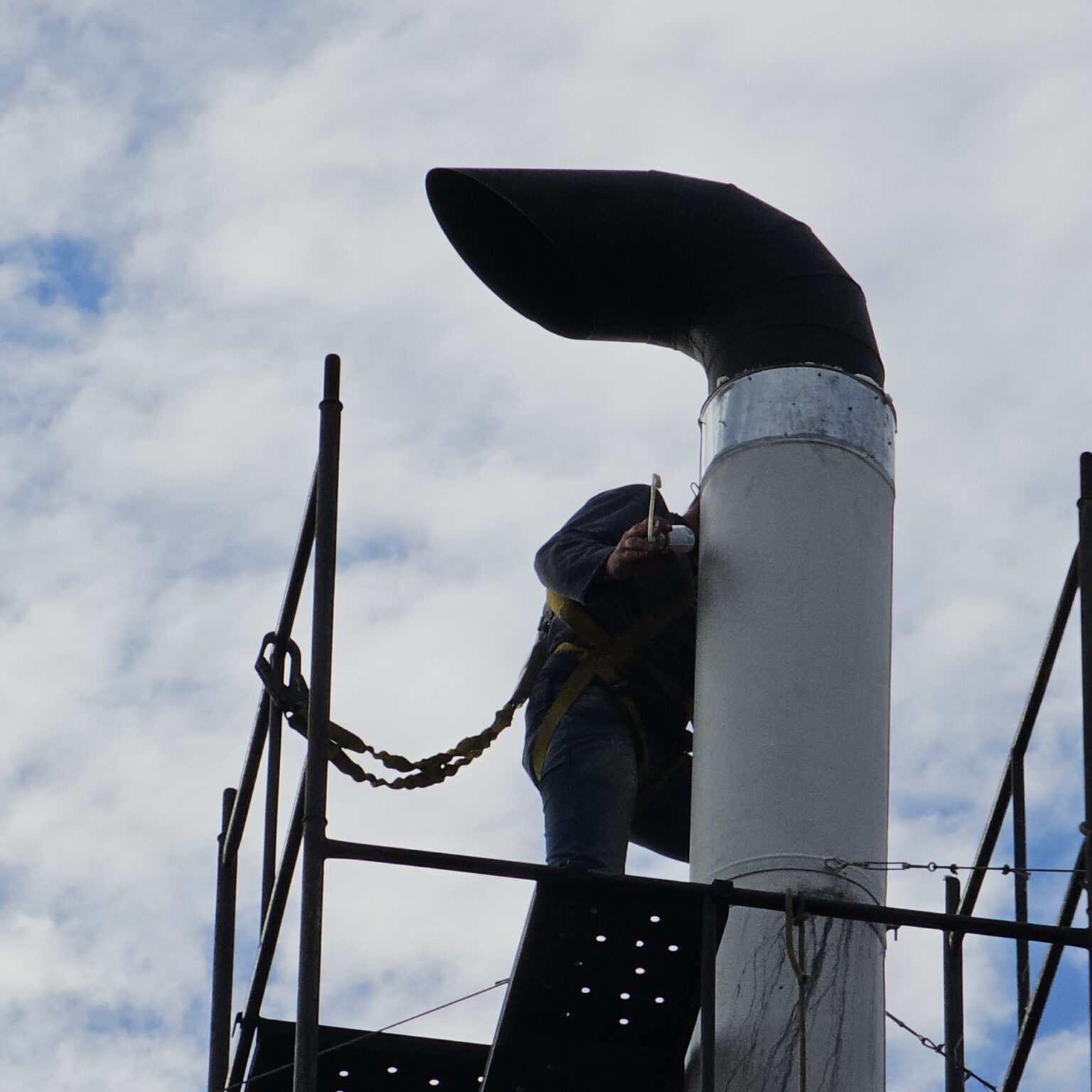 instalação de chaminés industriais, pela equipe Emil montagem